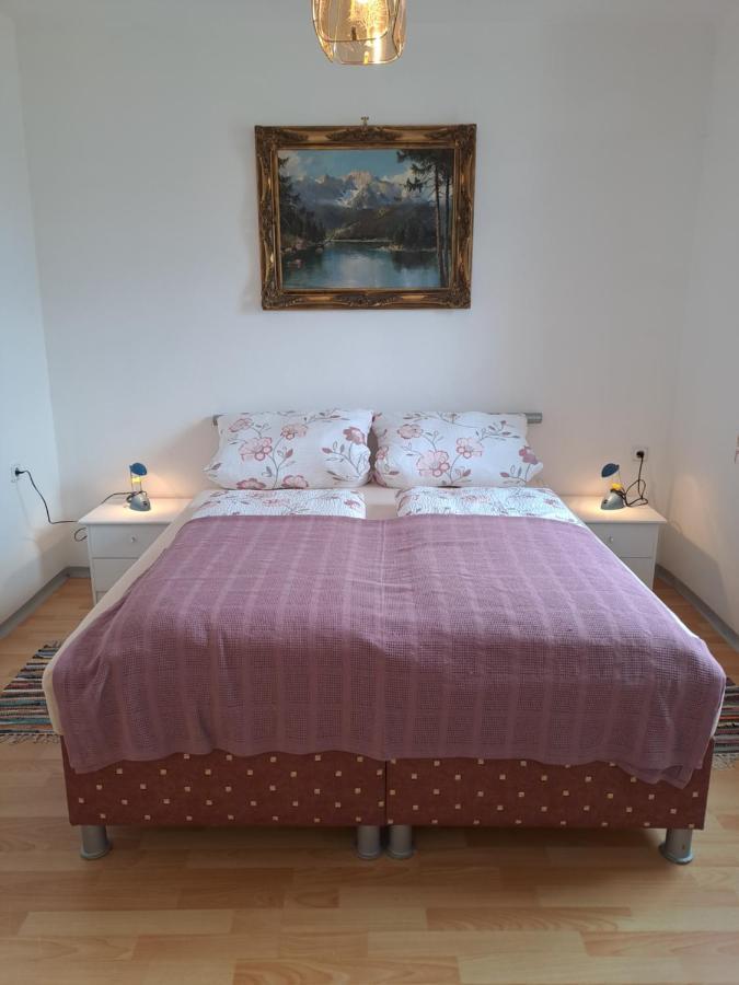 Keller's An Der Saale Apartment